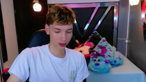 liam_green1 online show from 03-01-26, 02:08