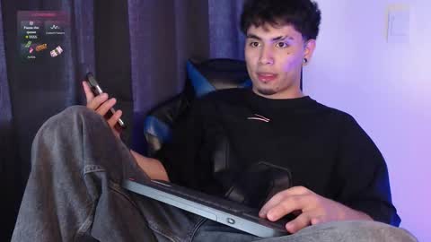 Snapshot of liam_ruiz_ chatting on 11-16-25, 06:13 Liam online show from 11-16-25, 06:13