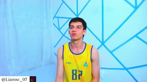 Liam scott77 online show from 12-17-25, 01:22