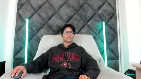 Snapshot of liamkron chatting on 05-11-26, 11:16 Liam twink big dick online show from 05-11-26, 11:16