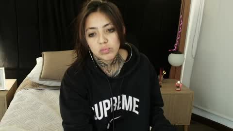 L I A M O N R O E online show from 04-24-26, 12:18