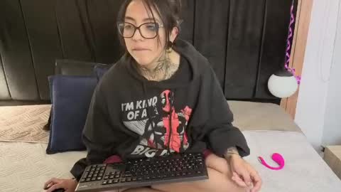 L I A M O N R O E online show from 06-03-26, 12:08