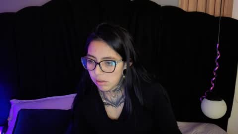 L I A M O N R O E online show from 06-09-26, 12:17