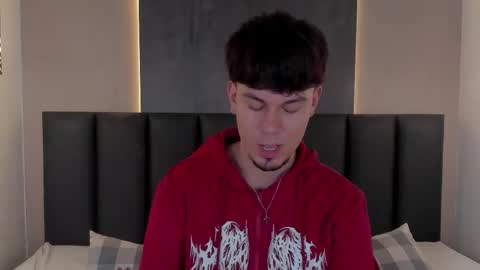 Snapshot of liamthunder05_ chatting on 11-18-25, 03:01 Liam Thunder online show from 11-18-25, 03:01