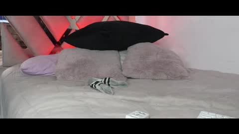 Lian Oconner online show from 11-23-25, 03:23