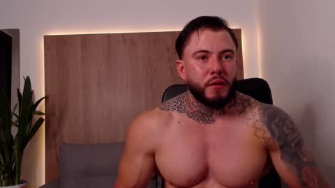 lianjones9 online show from 12-02-25, 08:59