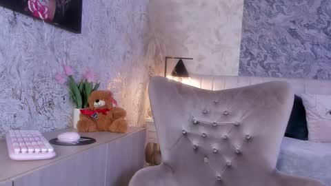 Lian online show from 11-15-25, 07:43