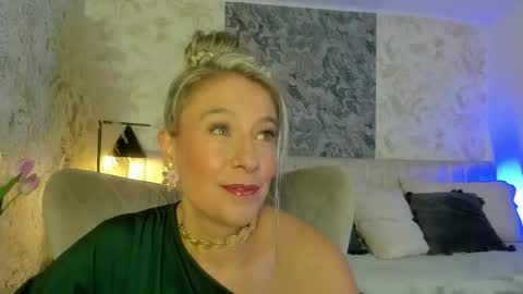 Lian online show from 11-25-25, 07:36