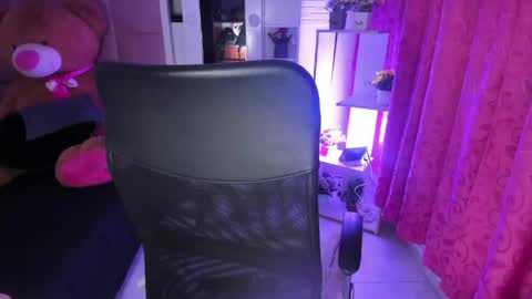 liany_taylor online show from 04-25-26, 03:20