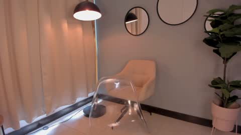 Snapshot of liapearce chatting on 12-04-24, 05:00 Lia online show from 12-04-24, 05:00