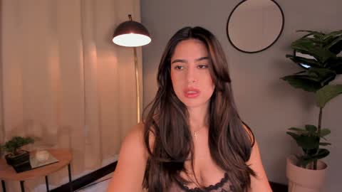 Snapshot of liapearce chatting on 12-16-24, 12:38 Lia online show from 12-16-24, 12:38