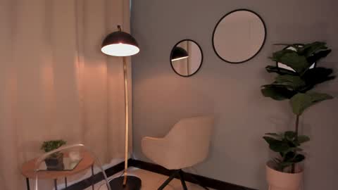 Snapshot of liapearce chatting on 12-27-24, 12:45 Lia online show from 12-27-24, 12:45