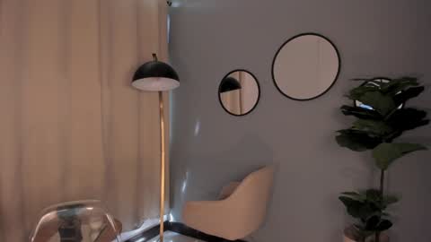 Snapshot of liapearce chatting on 12-27-24, 03:48 Lia online show from 12-27-24, 03:48