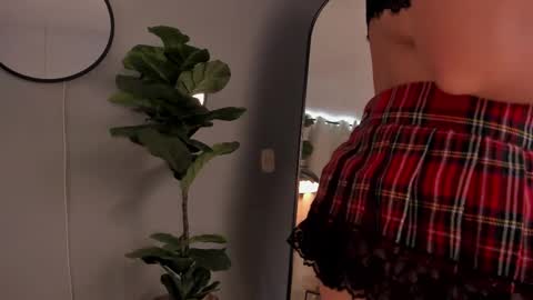 Snapshot of liapearce chatting on 03-04-25, 05:45 Lia online show from 03-04-25, 05:45