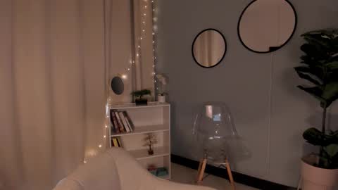 Snapshot of liapearce chatting on 09-18-25, 12:07 Lia online show from 09-18-25, 12:07