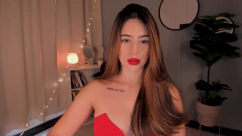 Snapshot of liapearce chatting on 10-10-25, 01:21 Lia online show from 10-10-25, 01:21