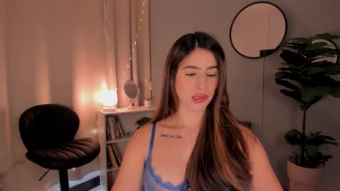 Snapshot of liapearce chatting on 10-15-25, 12:49 Lia online show from 10-15-25, 12:49