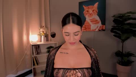 Snapshot of liapearce chatting on 10-20-25, 12:27 Lia online show from 10-20-25, 12:27