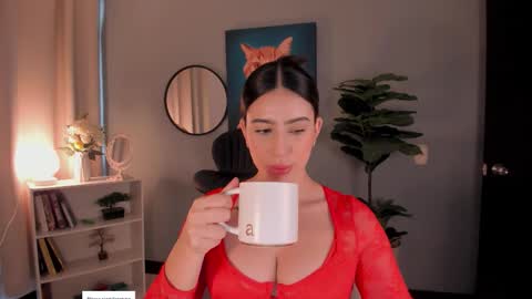 Snapshot of liapearce chatting on 11-12-25, 12:05 Lia online show from 11-12-25, 12:05