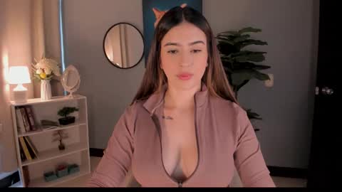 Snapshot of liapearce chatting on 11-19-25, 12:27 Lia online show from 11-19-25, 12:27