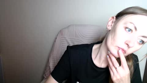 Lia online show from 06-08-26, 11:54