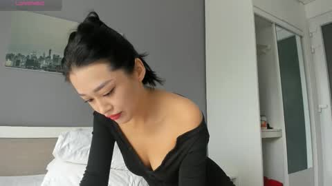 Lia online show from 11-25-25, 03:50