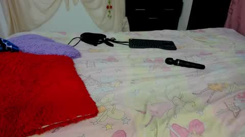 Snapshot of liawatson chatting on 02-20-25, 02:35 Lia online show from 02-20-25, 02:35