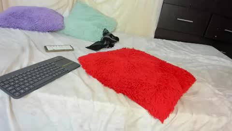 Snapshot of liawatson chatting on 10-03-25, 11:51 Lia online show from 10-03-25, 11:51