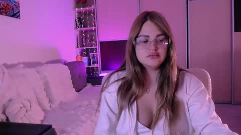 libra_mia online show from 09-23-25, 04:15