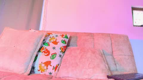 Valentina Hall online show from 12-18-25, 11:38