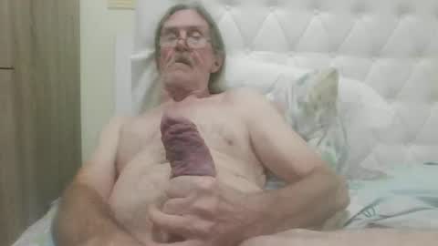 Snapshot of lickittostickit chatting on 01-13-25, 12:02 lickittostickit online show from 01-13-25, 12:02