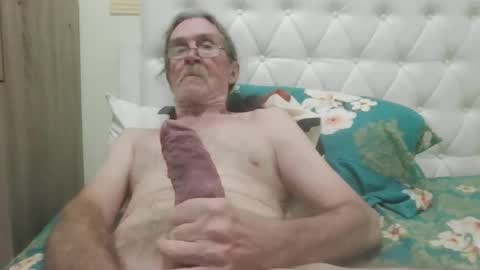Snapshot of lickittostickit chatting on 02-14-25, 07:28 lickittostickit online show from 02-14-25, 07:28