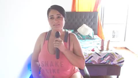 Snapshot of licy_klein chatting on 05-21-26, 09:11 Isa online show from 05-21-26, 09:11