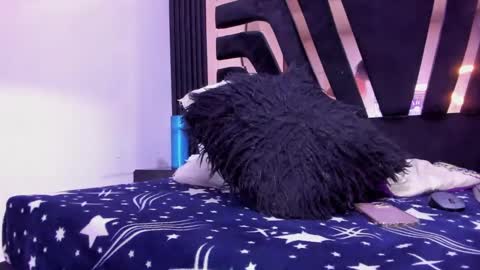 Snapshot of licyevans chatting on 12-13-24, 08:37 licy online show from 12-13-24, 08:37