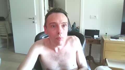 Snapshot of lieven7887 chatting on 07-03-26, 04:24 lieven online show from 07-03-26, 04:24