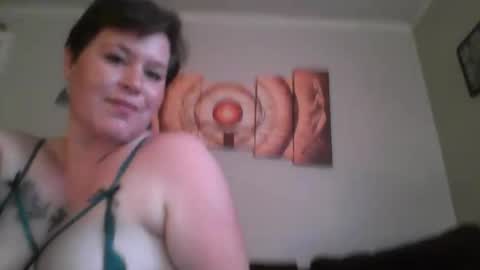 life_as_lindz online show from 10-19-25, 05:35