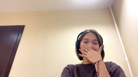 Snapshot of ligiabereda chatting on 10-28-25, 02:53 Bella online show from 10-28-25, 02:53