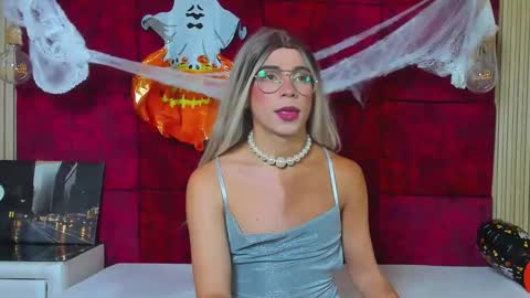 liiacollins online show from 10-27-25, 07:51