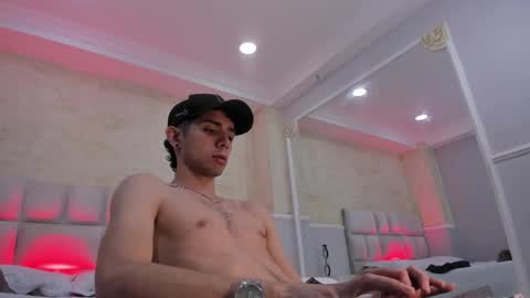 L I I A M online show from 02-10-25, 10:20