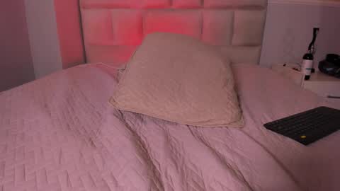 L I I A M online show from 02-21-25, 08:40