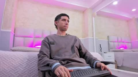 L I I A M online show from 03-01-25, 04:37