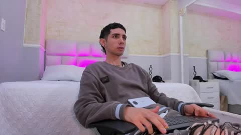 L I I A M online show from 03-04-25, 05:32