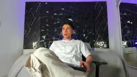 L I I A M online show from 03-10-25, 10:48