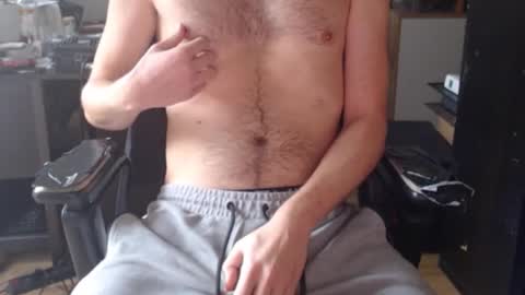 Snapshot of likethebonobo chatting on 10-10-25, 02:05 likethebonobo online show from 10-10-25, 02:05