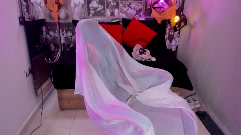 Snapshot of lil_cey chatting on 10-21-25, 08:42 Lili Cey online show from 10-21-25, 08:42