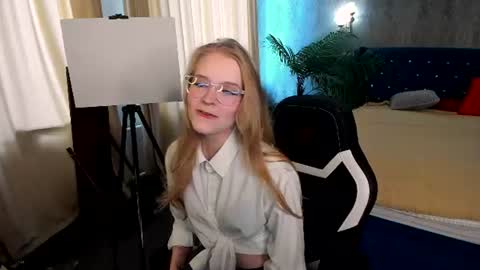 Snapshot of lil_cookie_monster chatting on 06-13-26, 11:30 Erica online show from 06-13-26, 11:30