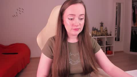 Snapshot of lil_happiness chatting on 11-24-25, 08:52 for free registration 3 online show from 11-24-25, 08:52