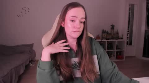 Snapshot of lil_happiness chatting on 11-27-25, 10:45 for free registration 3 online show from 11-27-25, 10:45