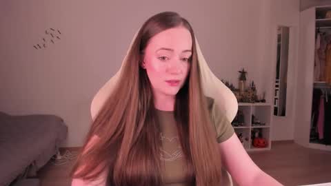 Snapshot of lil_happiness chatting on 12-01-25, 06:46 for free registration 3 online show from 12-01-25, 06:46