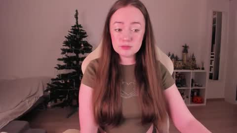 Snapshot of lil_happiness chatting on 12-18-25, 07:20 for free registration 3 online show from 12-18-25, 07:20